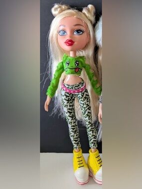 BRATZ DOLLS - VINTAGE CLOE DOLL